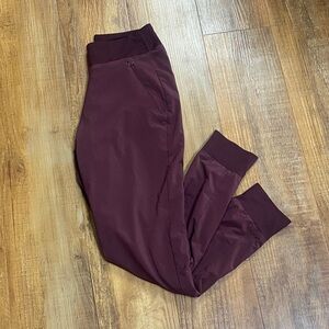 Athleta maroon lined joggers with zipper pockets size 0
